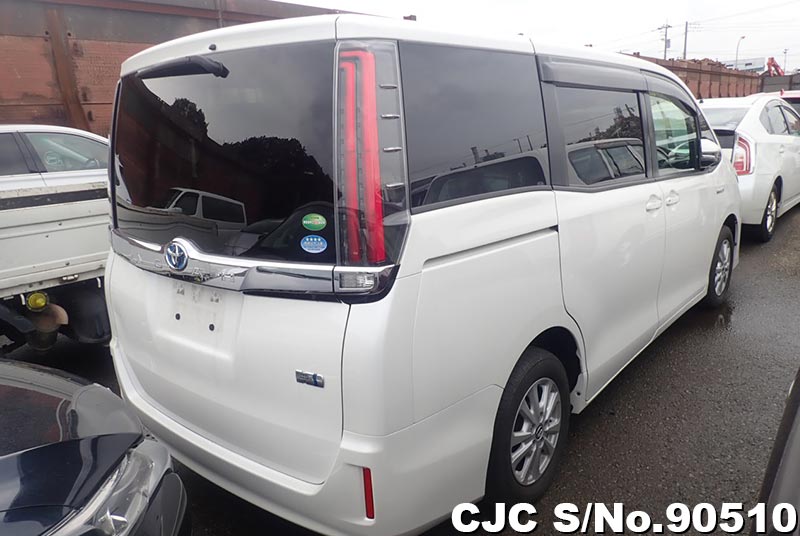 Toyota noah 2017 комплектации